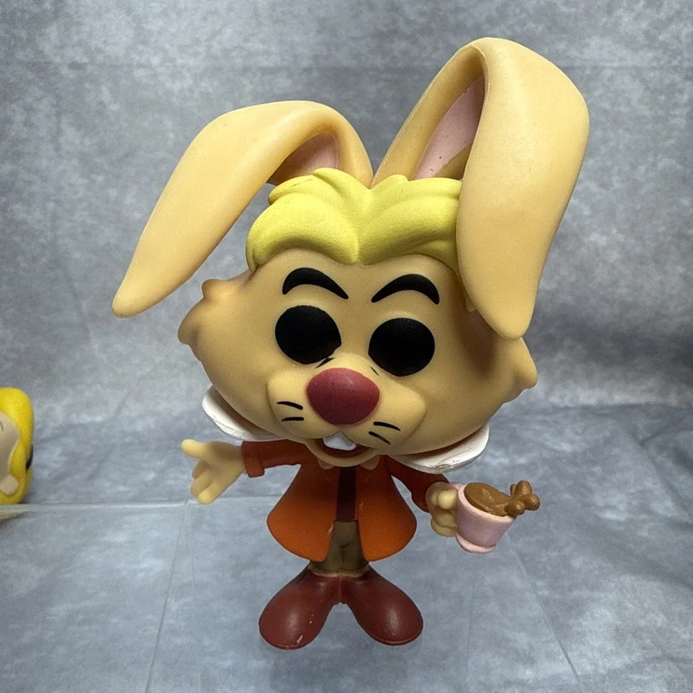 Funko Pop Alice in Wonderland Alice Curtsying Metallic Cheshire Cat March Hare
